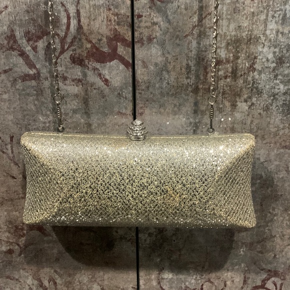 Shimmery silver Designer clutch - Picture 2 of 7